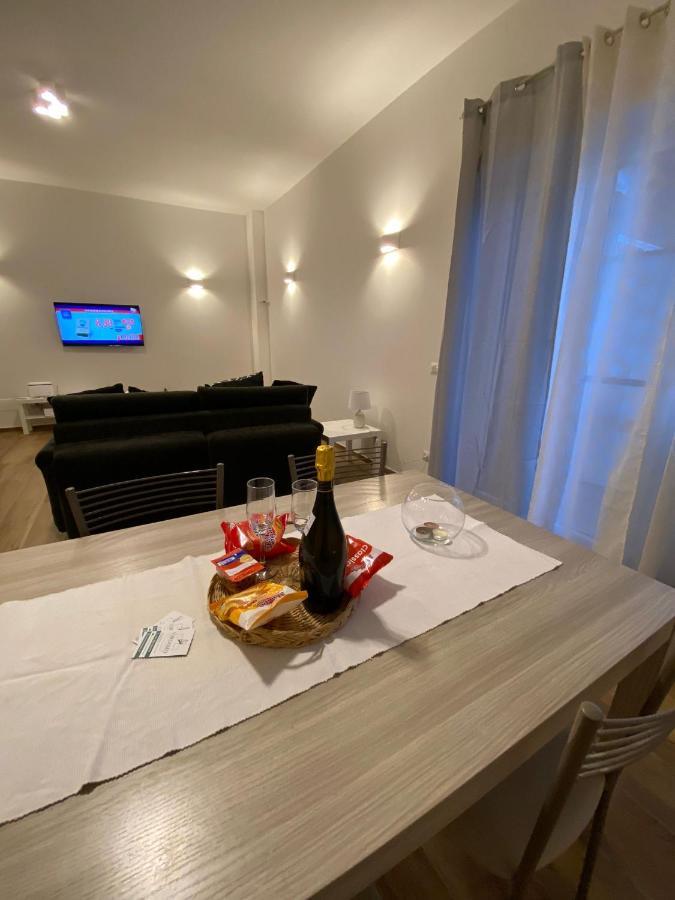 Viriamo House Roma Apartment อาชิเลีย ภายนอก รูปภาพ