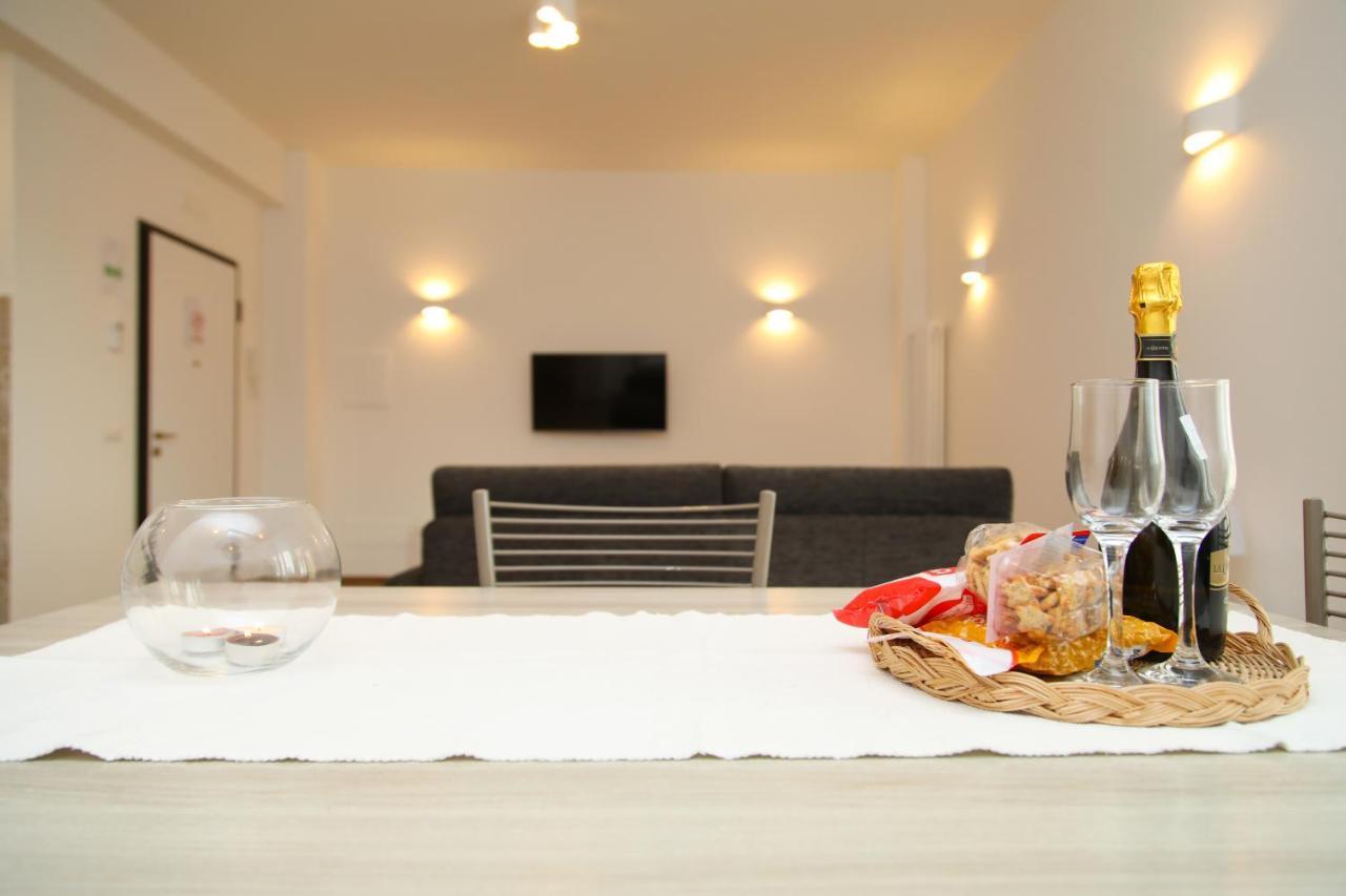 Viriamo House Roma Apartment อาชิเลีย ภายนอก รูปภาพ